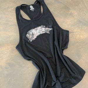 🌷5/$10🌷 girls with guns tank top